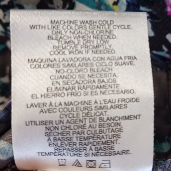 Ellen Tracy, 3X Top, Gray w/ Abstract Floral Print, Long Sleeve, Flowy Full Cut - Picture 14 of 14